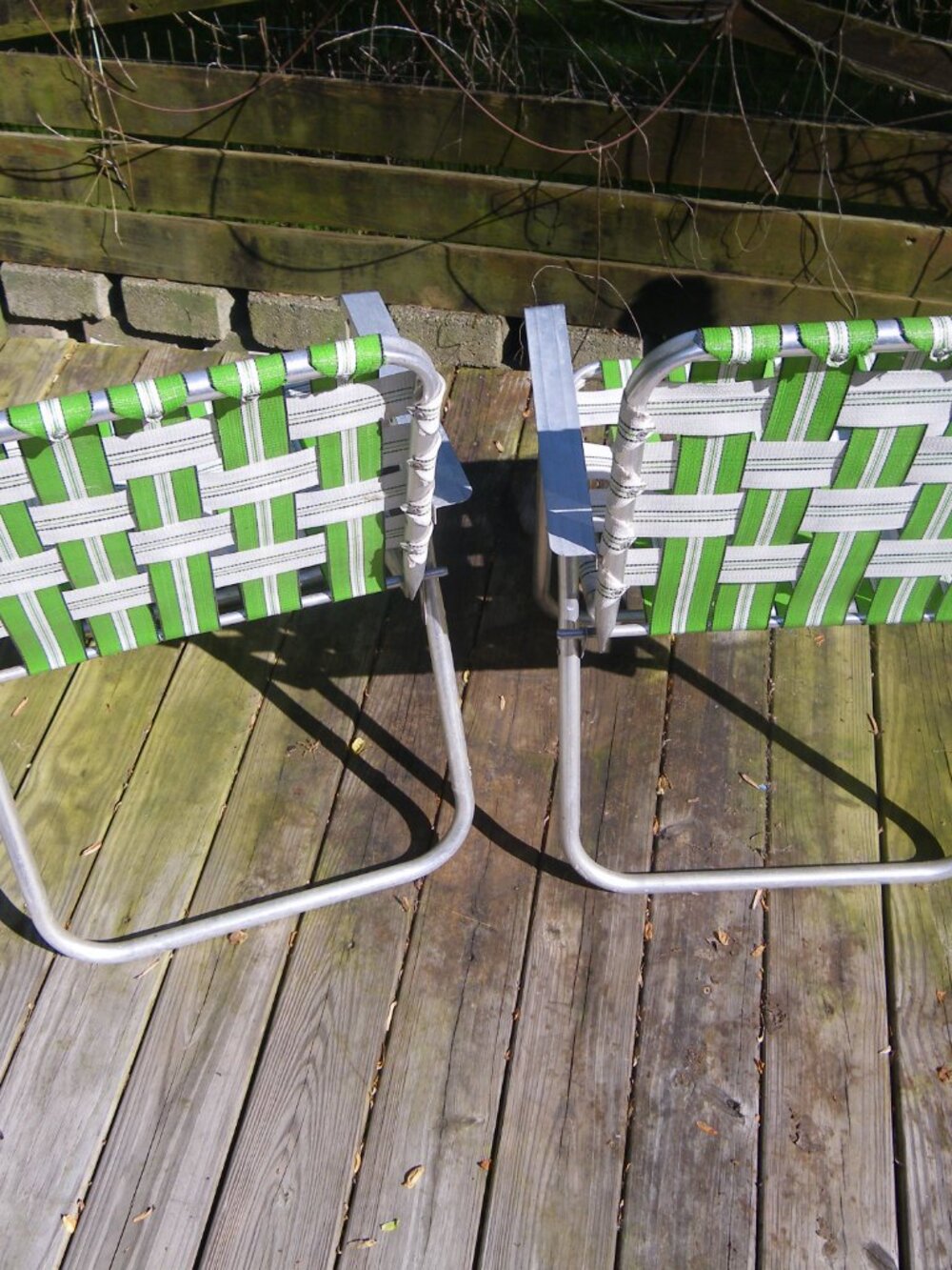 2 Vintage Lightweight Aluminum Folding Webbed Beach Lawn Chair Green-White-Black - Picture 5 of 7